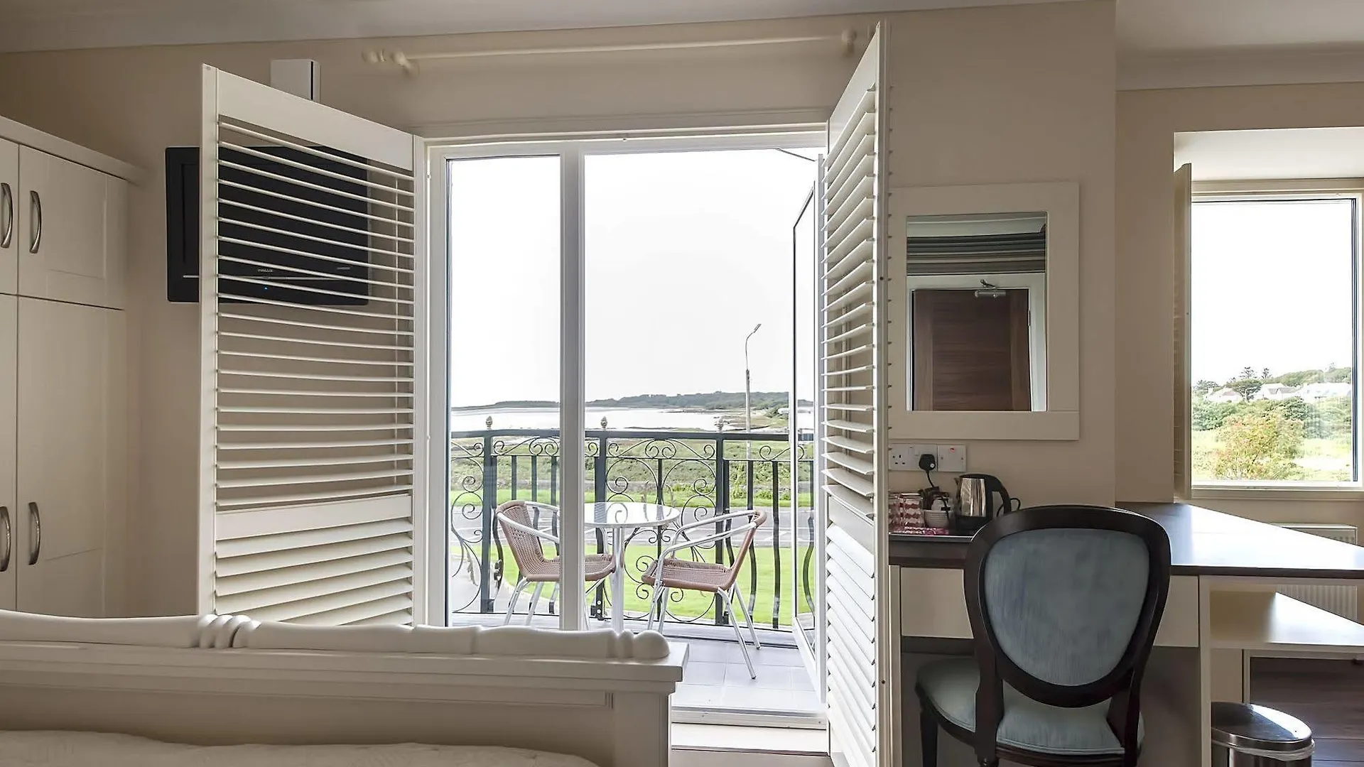 ***** Bed & Breakfast Sea Breeze Lodge B&B Galway Ireland